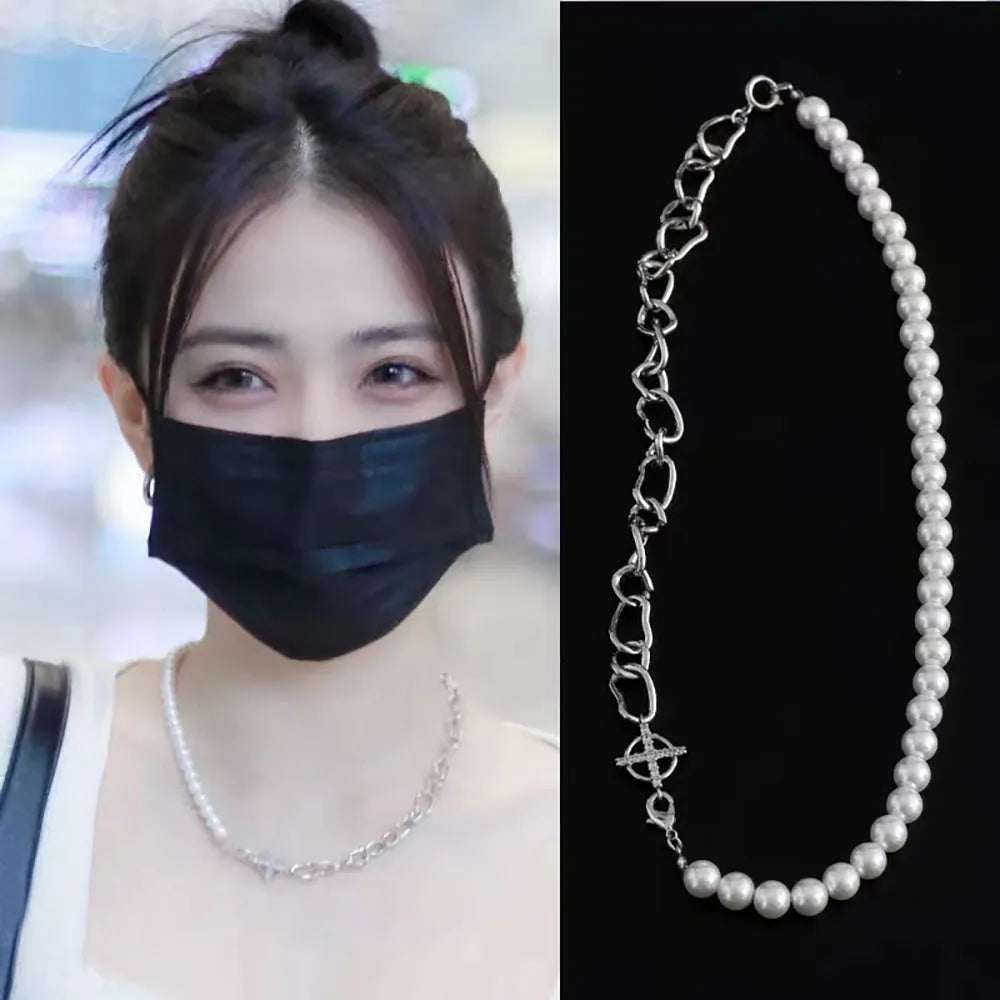 White asymmetric geometric acrylic clavicle chain necklace with twisted chain design