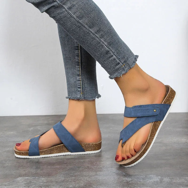 Flat toe ring thick-soled flip-flops in red, blue, grey, pink, brown, or grey variant with foam soles and artificial PU uppers.