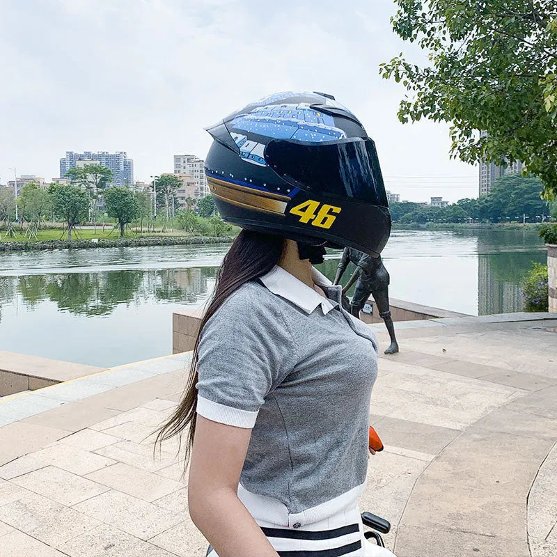 Motorcycle helmet in Dragon colour on a stand, showing its ABS shell and size tag indicating 2XL/3XL availability.
