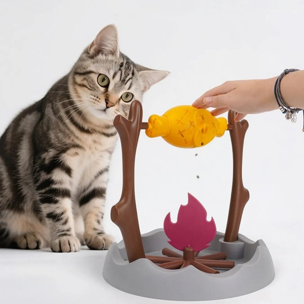 30x30x29cm tumbling cat feeder with ABS and TPR construction dispensing freeze-dried treats