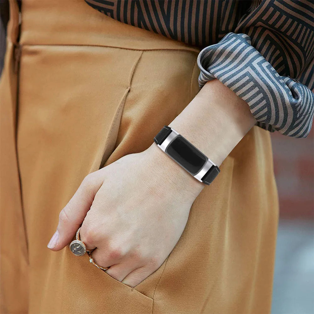 Genuine leather strap for Fitbit Charge5 and Charge6 in multiple colours, adjustable 5.5-8.1 inch length