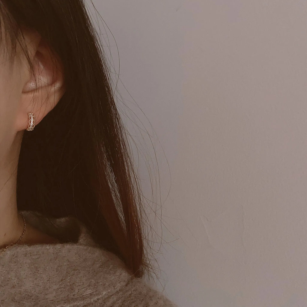 Gold lace pattern clip earrings in 925 silver with bone stud shape