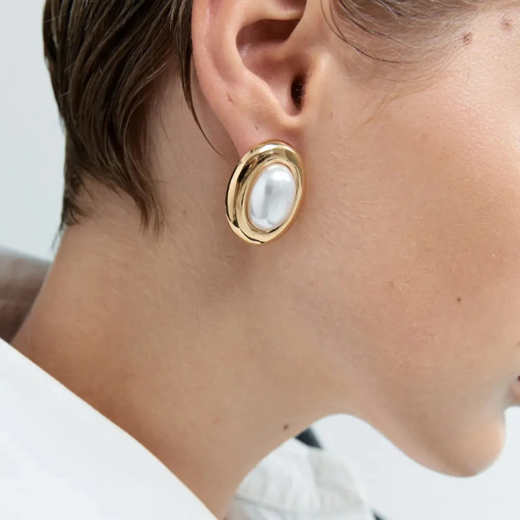 Stainless steel vintage pearl ear studs for women with electroplated finish and hypoallergenic properties