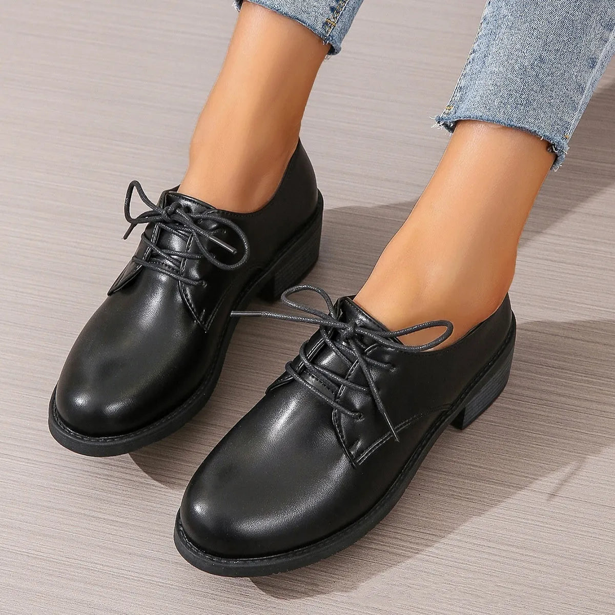 Black women's shoes with chunky 3-5cm heel, low-top design, and rubber sole for hiking