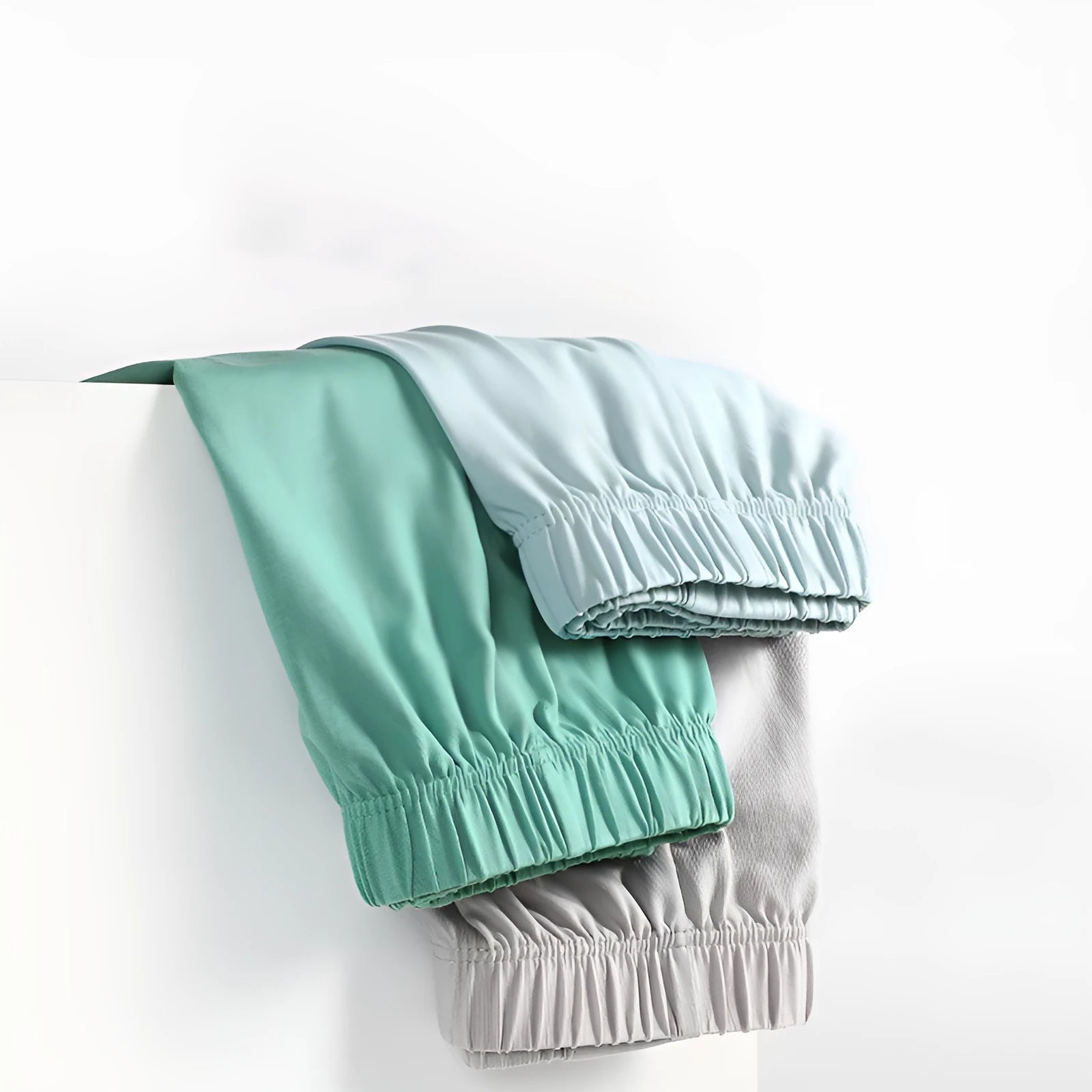 Men's loose-fitting cotton boxer shorts in solid colours with mid-waist design