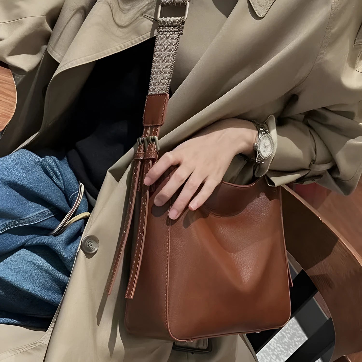 Women's large-capacity leather shoulder messenger bag in square vertical shape with multiple interior compartments