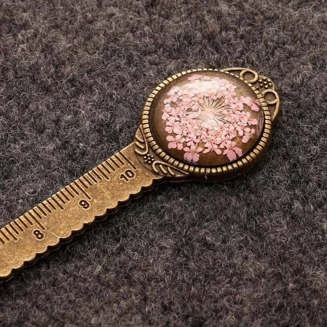 Handmade dry flower gypsophila ruler bookmark with lace flowers, daffodils, and clover in classical style