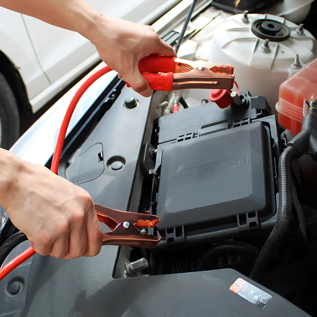 Black and red 500A car battery clip emergency kit with 2 metre jumper cables
