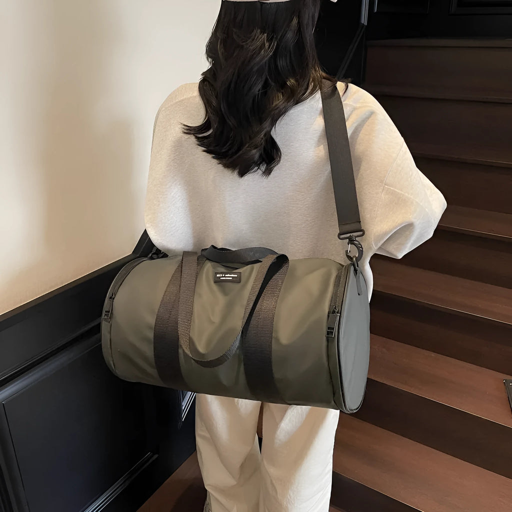 Waterproof Oxford cloth sports handbag in three colour options for men and women