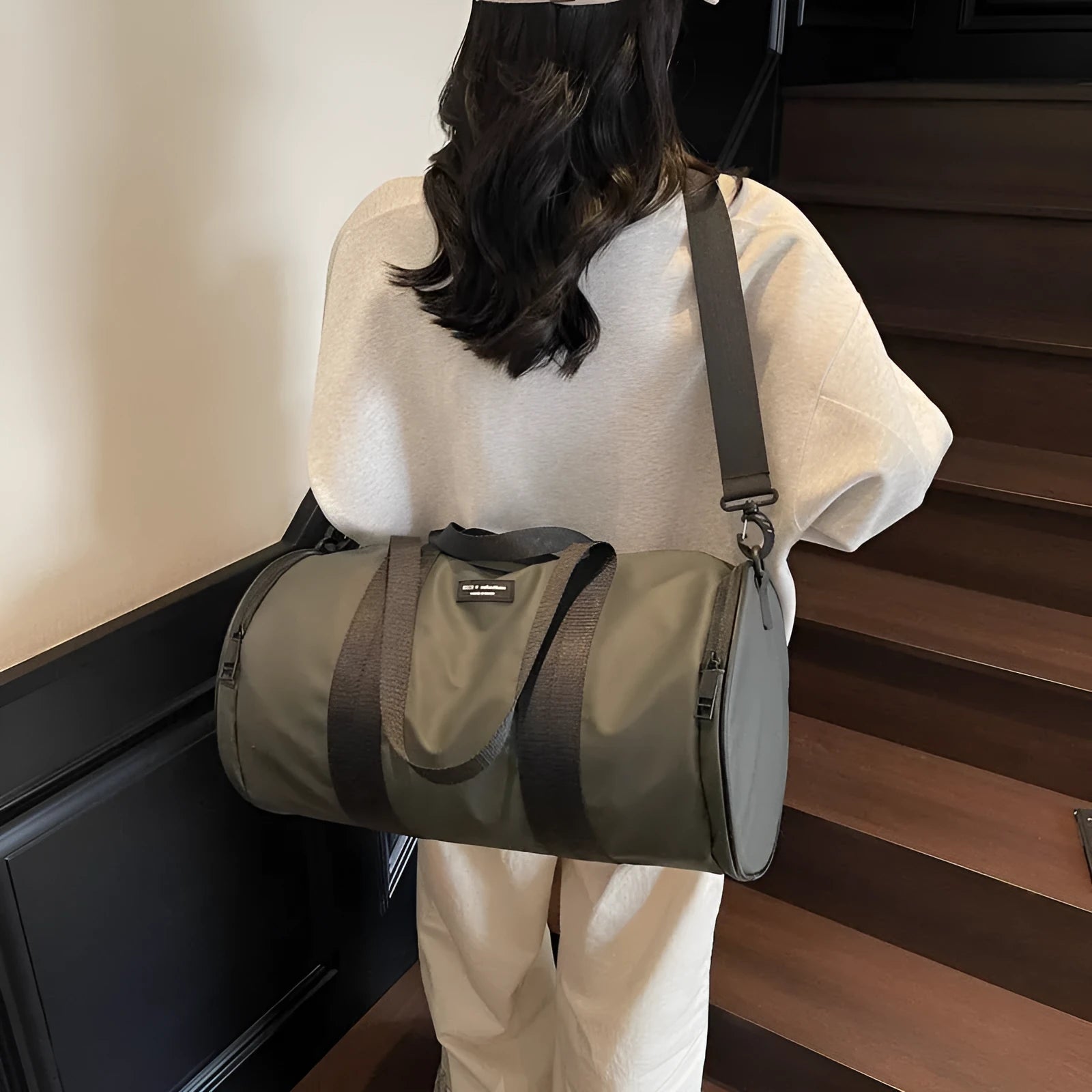 Waterproof Oxford cloth sports handbag in three colour options for men and women