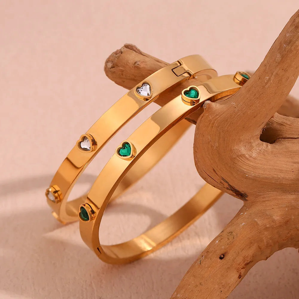 Stainless steel bracelet with a micro-inlaid peach heart charm in a choice of green or white diamond colour.