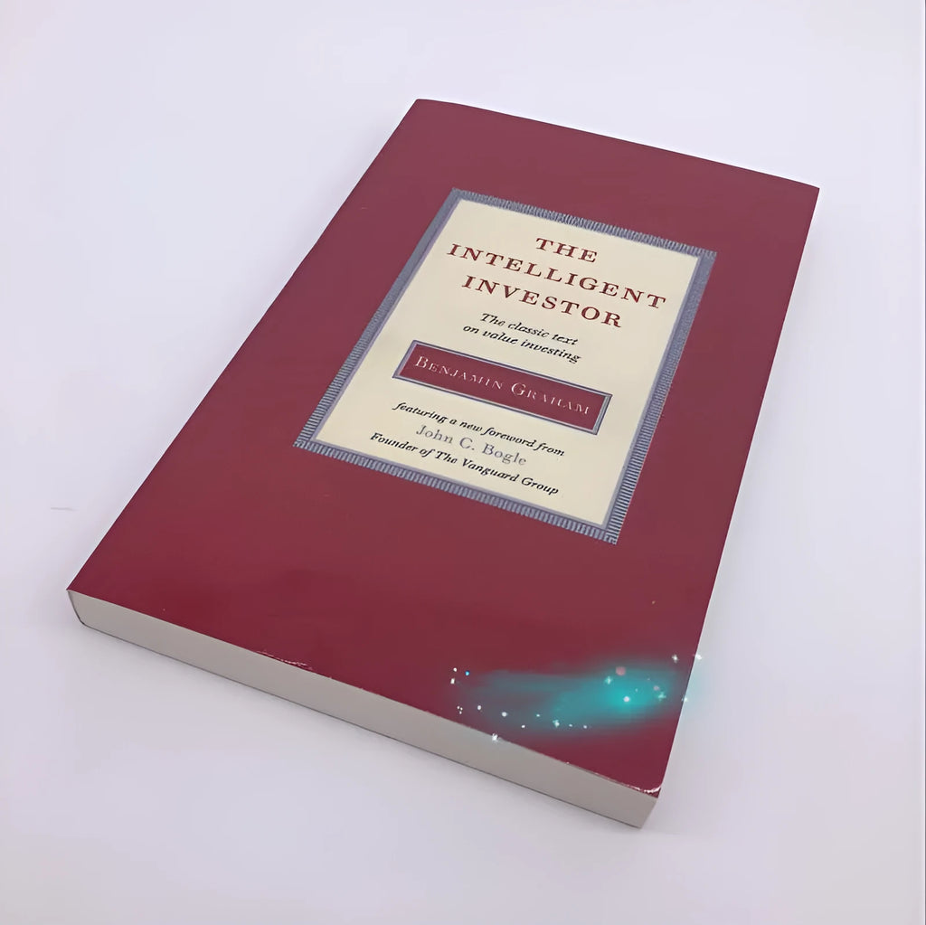The Intelligent Investor by Benjamin Graham paperback book with Jason Zweig commentary English edition