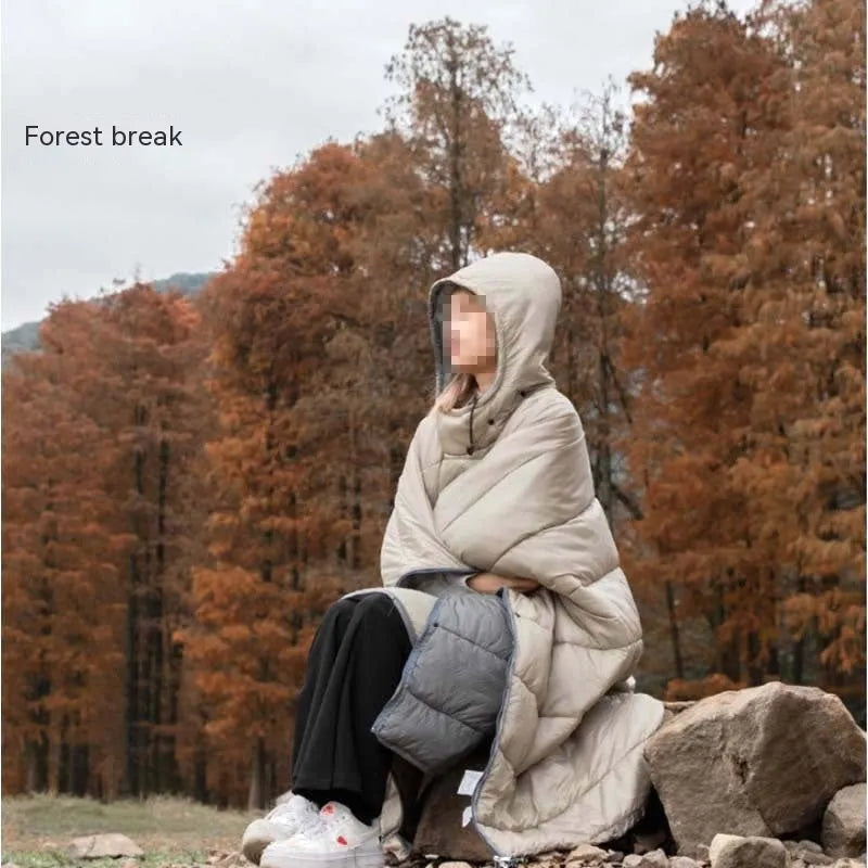 Outdoor cloak sleeping bag convertible between wearable cape and 200x140cm flat blanket configurations