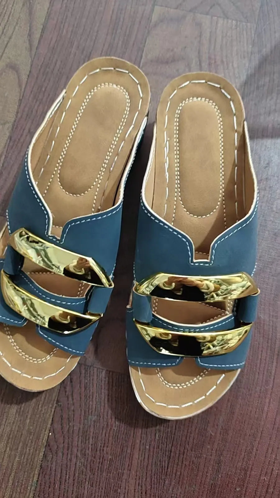 Roman-style platform flip-flops in sea blue with 2.5cm heel and metal decoration on artificial PU upper