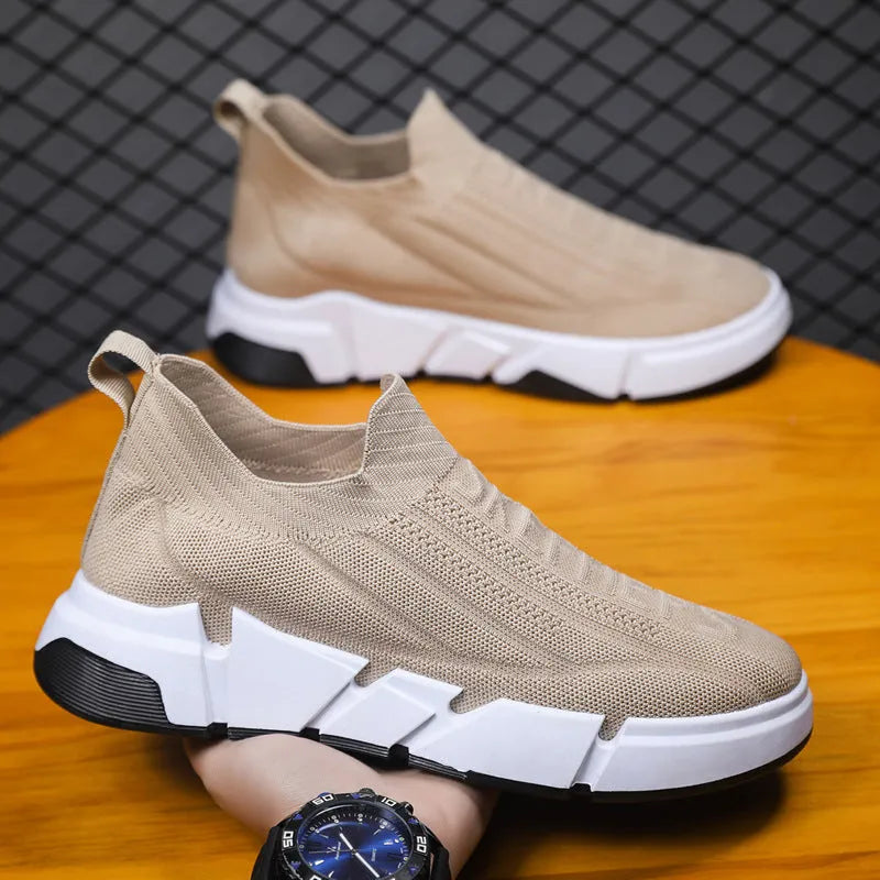 Men's slip-on casual sports shoes with flyknit mesh upper and sock cuffs, mid-top, PVC sole