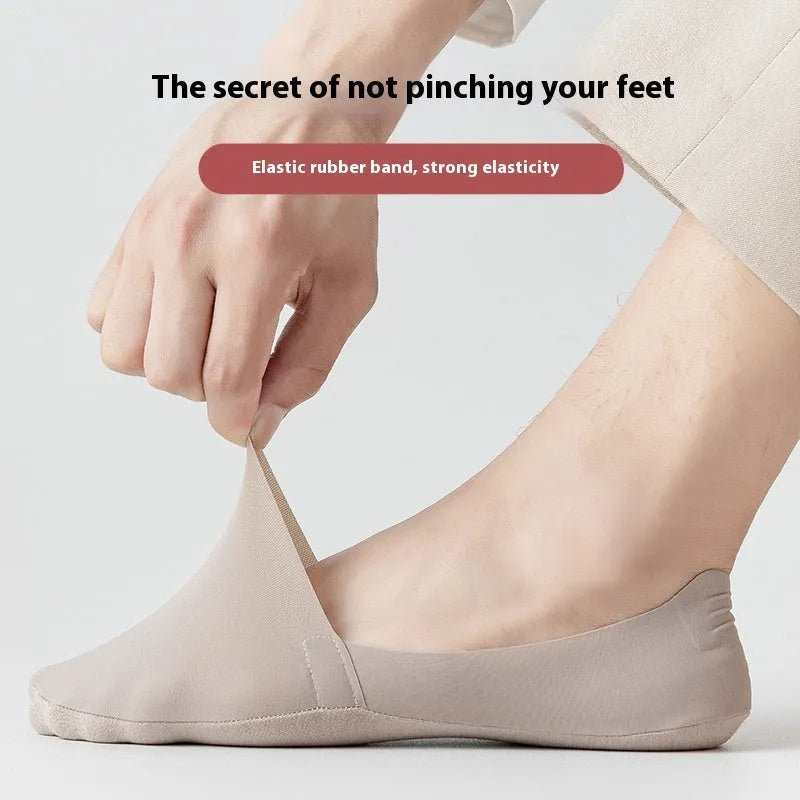 Men's invisible seamless ankle socks in black with pure cotton bottom and ice silk fabric
