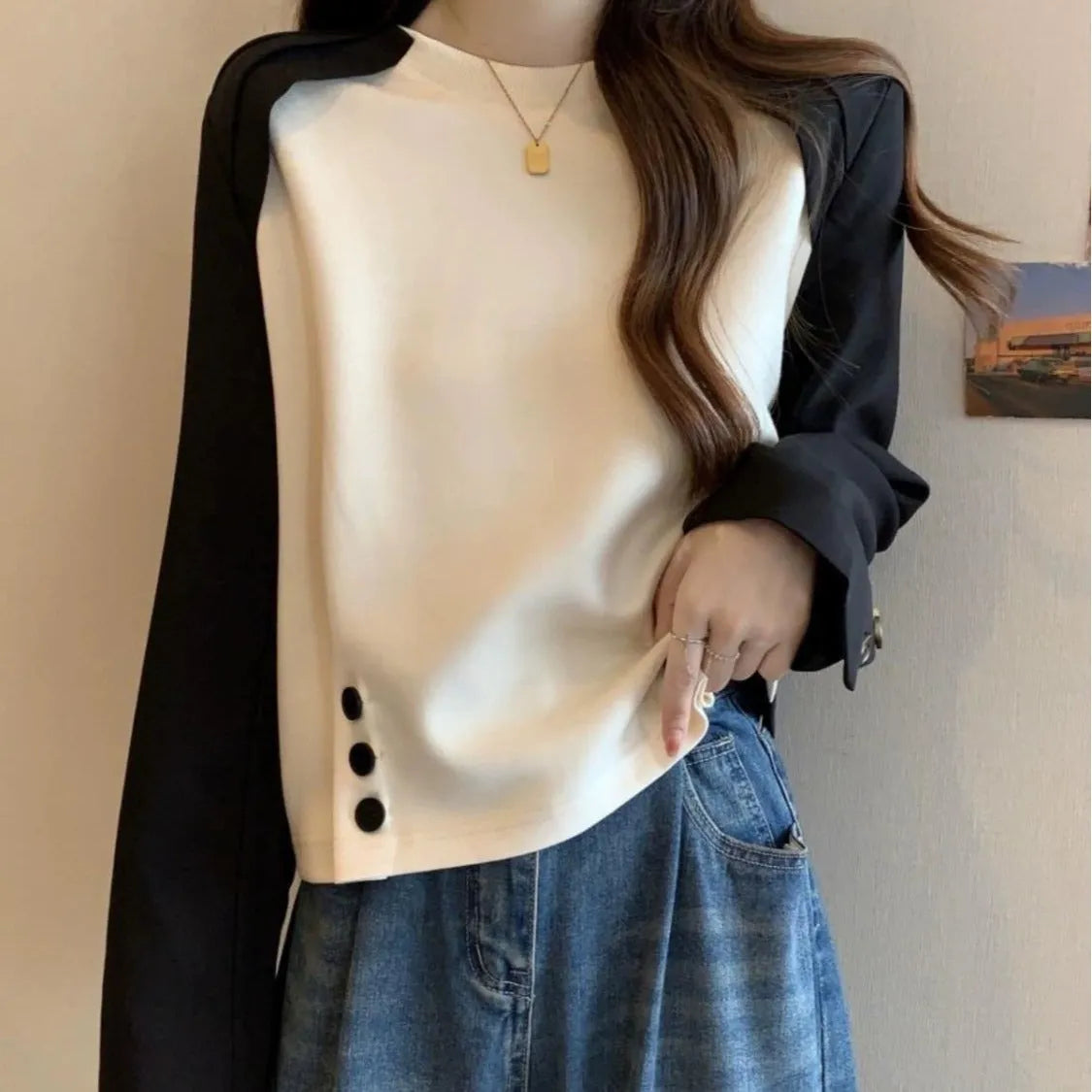 Long sleeve T-shirt in grey or beige, loose fit, slimming belly-covering design, sizes S to 4XL, 100% polyester.