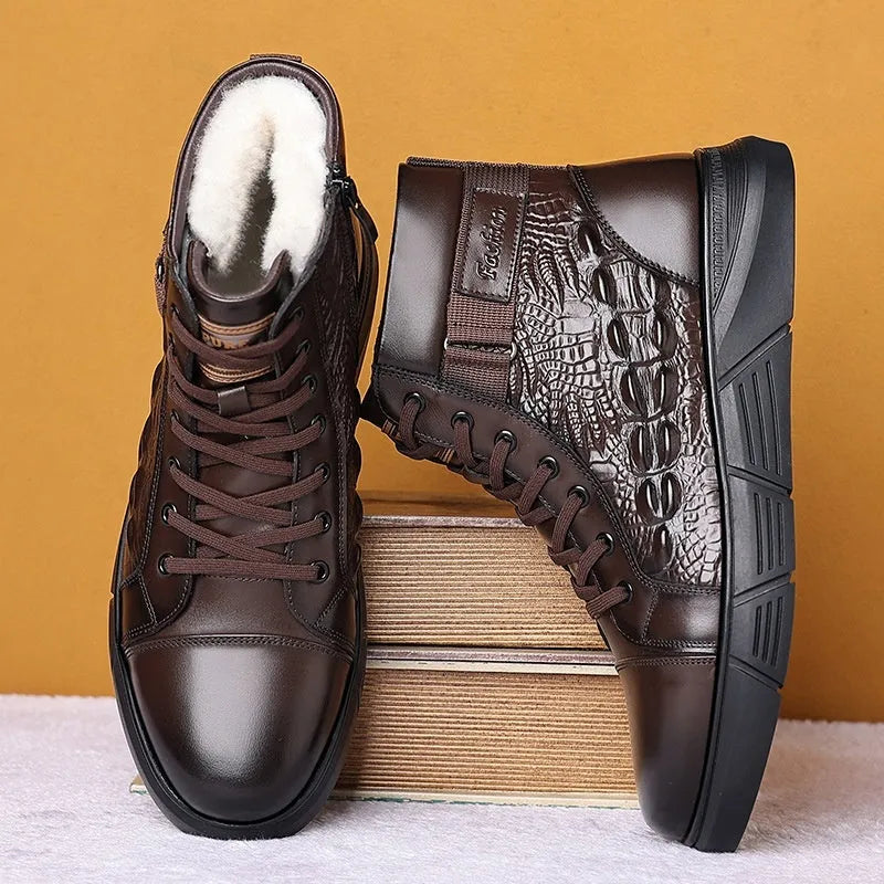 Fur-lined genuine leather snow boots with rubber sole and front lace-up in black or brown with velvet accents