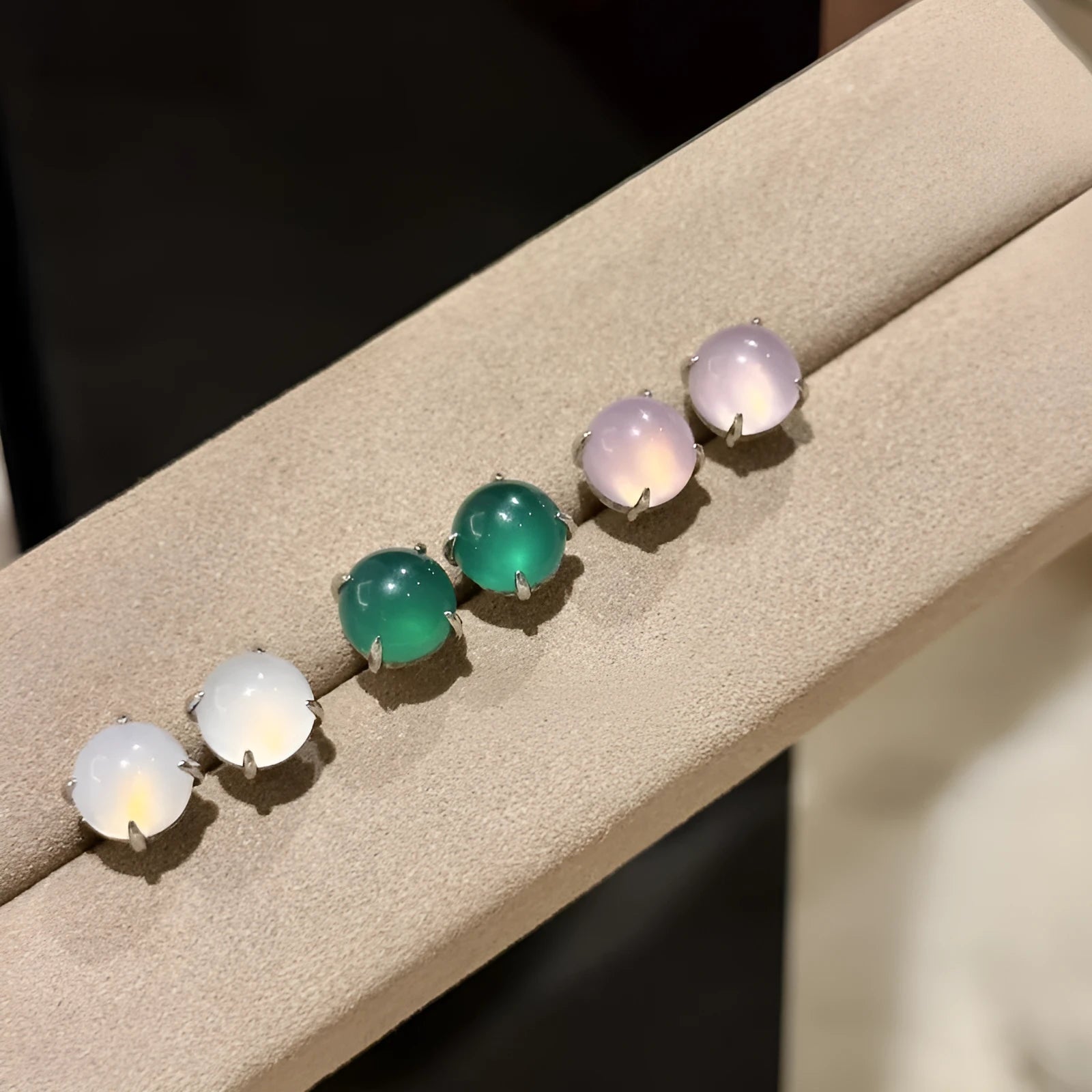 Chinese-style retro chalcedony earrings with copper four-claw settings and round egg surface stones