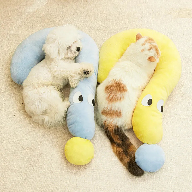 Blue and yellow 62x39cm pet cushion for cats and dogs weighing 0.25kg