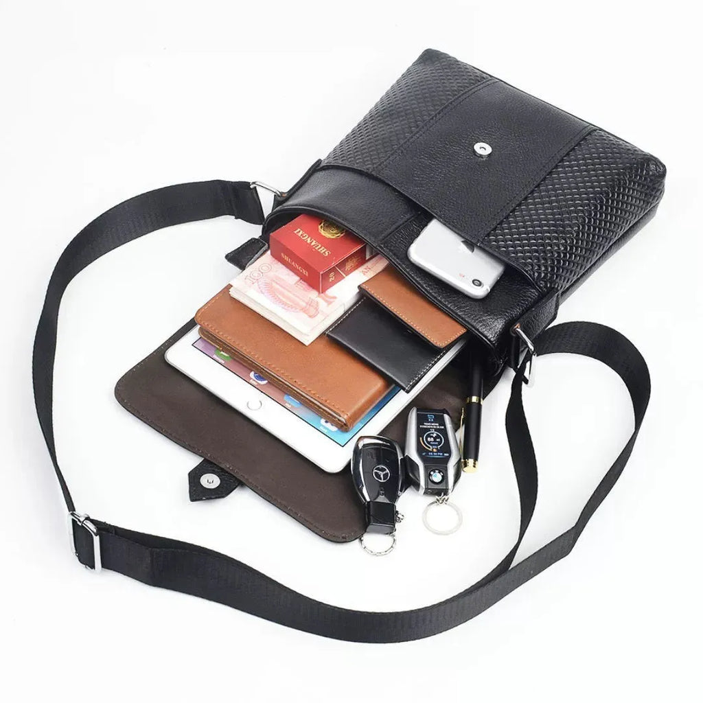 Genuine leather men's crossbody bag in black cowhide, 26x23x5cm, single shoulder business travel messenger