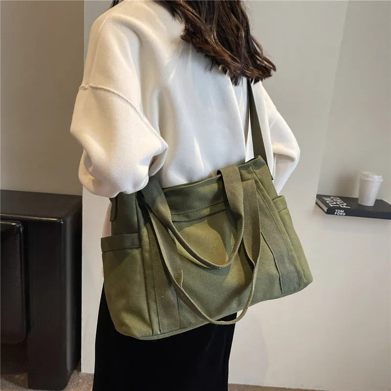 Women's shoulder tote bag in solid colour with sandwich pocket and internal mobile phone compartment for leisure travel
