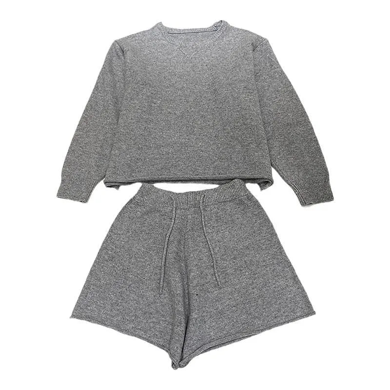 Women's loose-fitting acrylic fibre sweater with knitted wide leg shorts in oatmeal colour