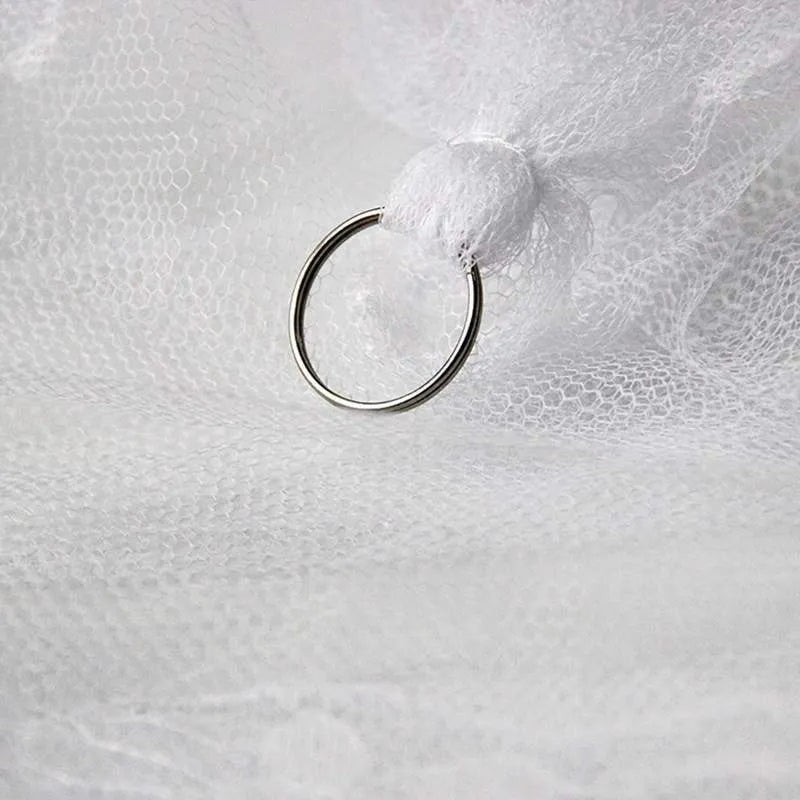 Double bed mosquito net in pink or white, polyester, single opening, installation-free.