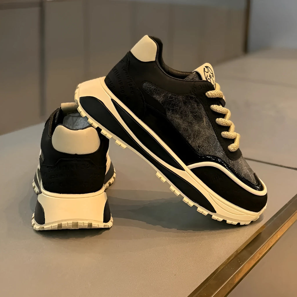 Retro lace-up platform shoes with a thick sole and round toe in synthetic leather.