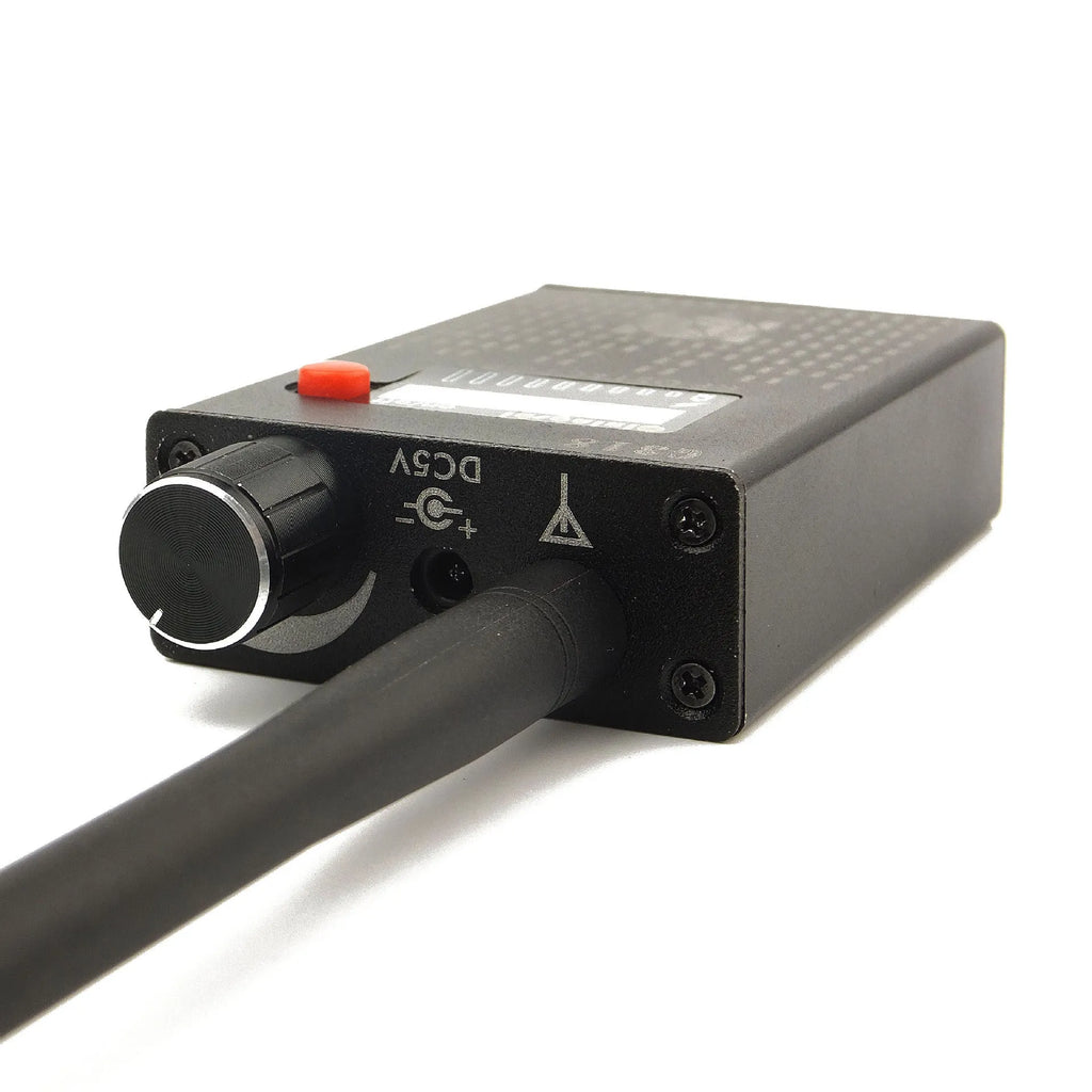 G318 professional signal detector with compact design for detecting hidden surveillance devices from 1 MHz to 6.5 GHz