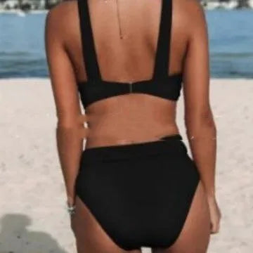 Women's solid colour slim fit polyester bikini set with separate top and bottom pieces