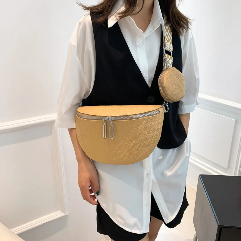 Women's solid colour crossbody bag with saddle lock zipper in horizontal square shape
