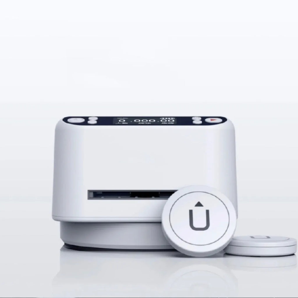 Third generation automatic card dealing device with plastic housing for poker games
