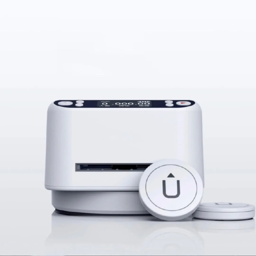 Third generation automatic card dealing device with plastic housing for poker games