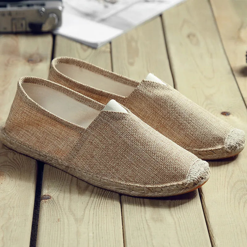 Men's solid-colour canvas casual shoes with round toe in various colours on a plain background.