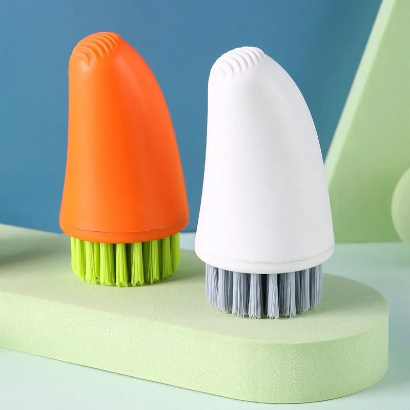 White and orange carrot-shaped kitchen cleaning brush with nylon bristles and a 15cm handle.