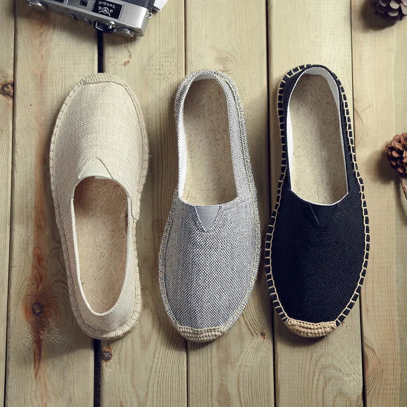 Men's solid-colour canvas casual shoes with round toe in various colours on a plain background.