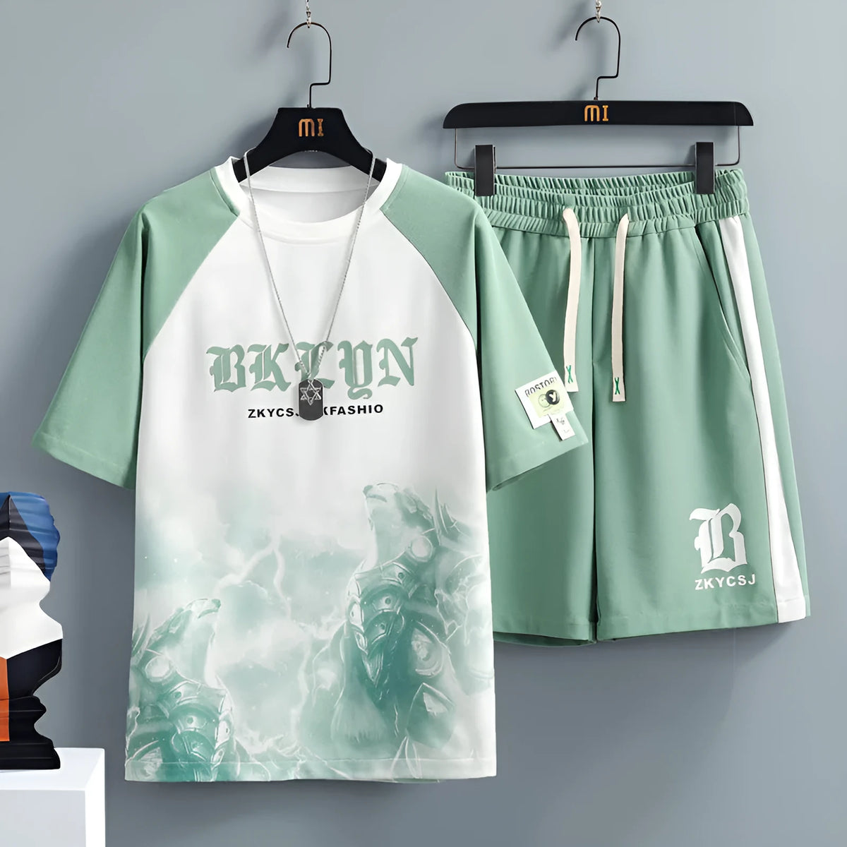 Men's casual sports set with short sleeve T-shirt and shorts in polyester, available in black or green