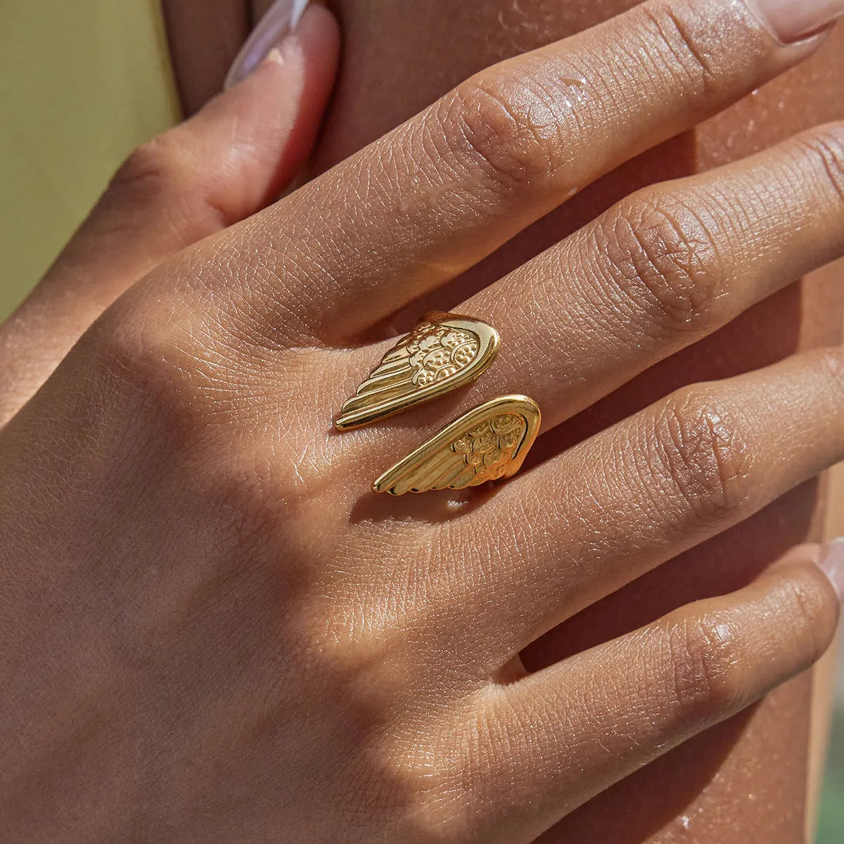 Stainless steel wings ring with adjustable opening and electroplated finish in various colour options