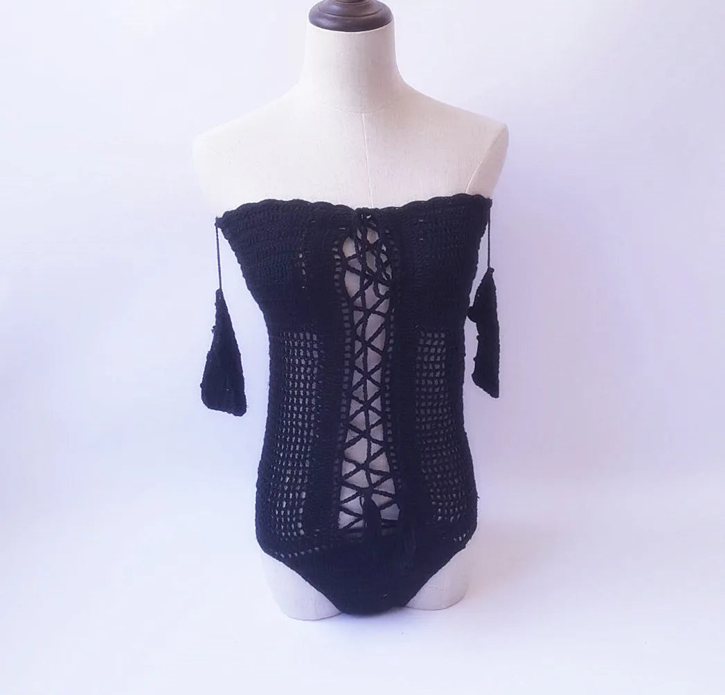 Off-shoulder one-piece swimsuit in polyester available in five colours with European/American sizing