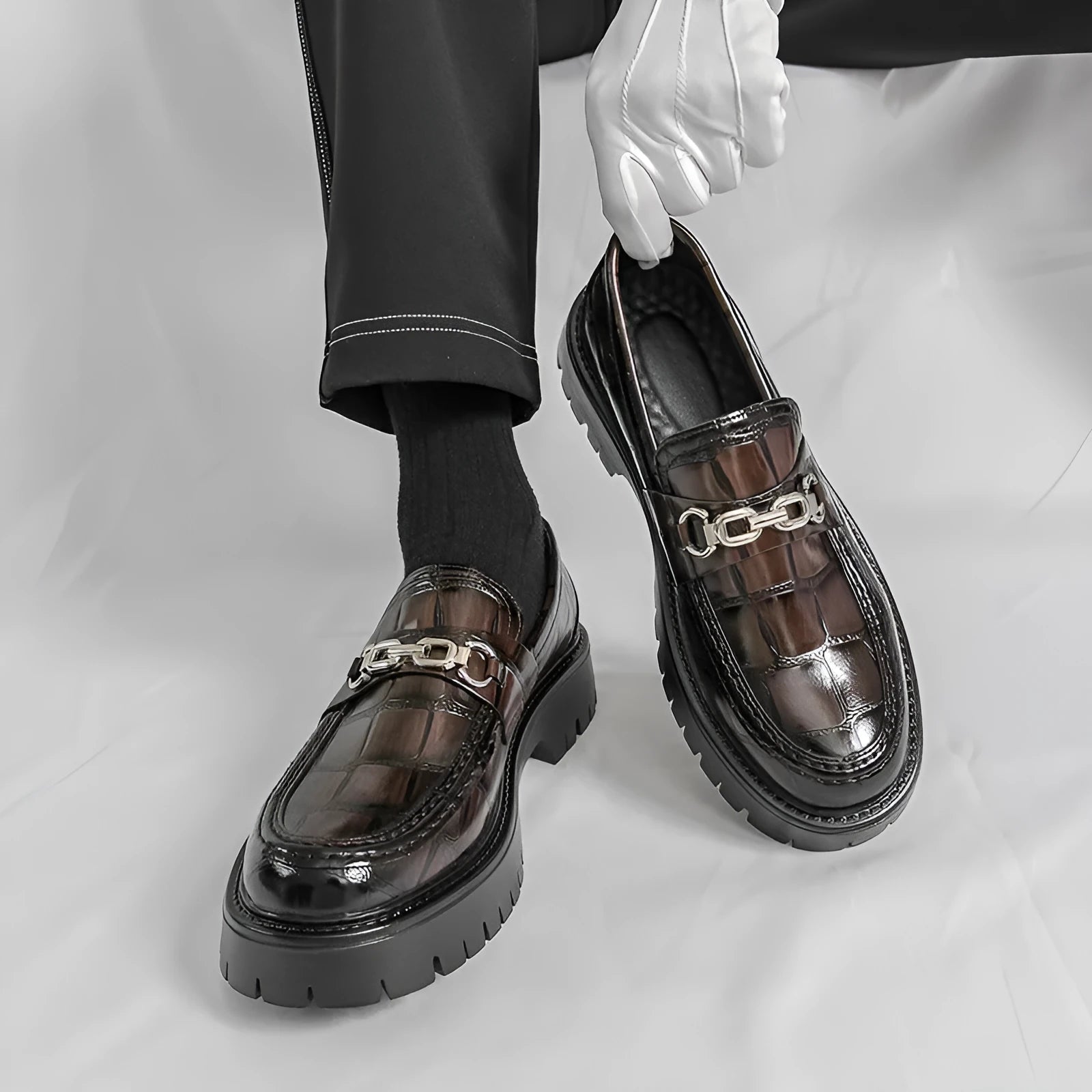 Men's crocodile pattern leather loafers in British style with flat heel and wide fitting sizes