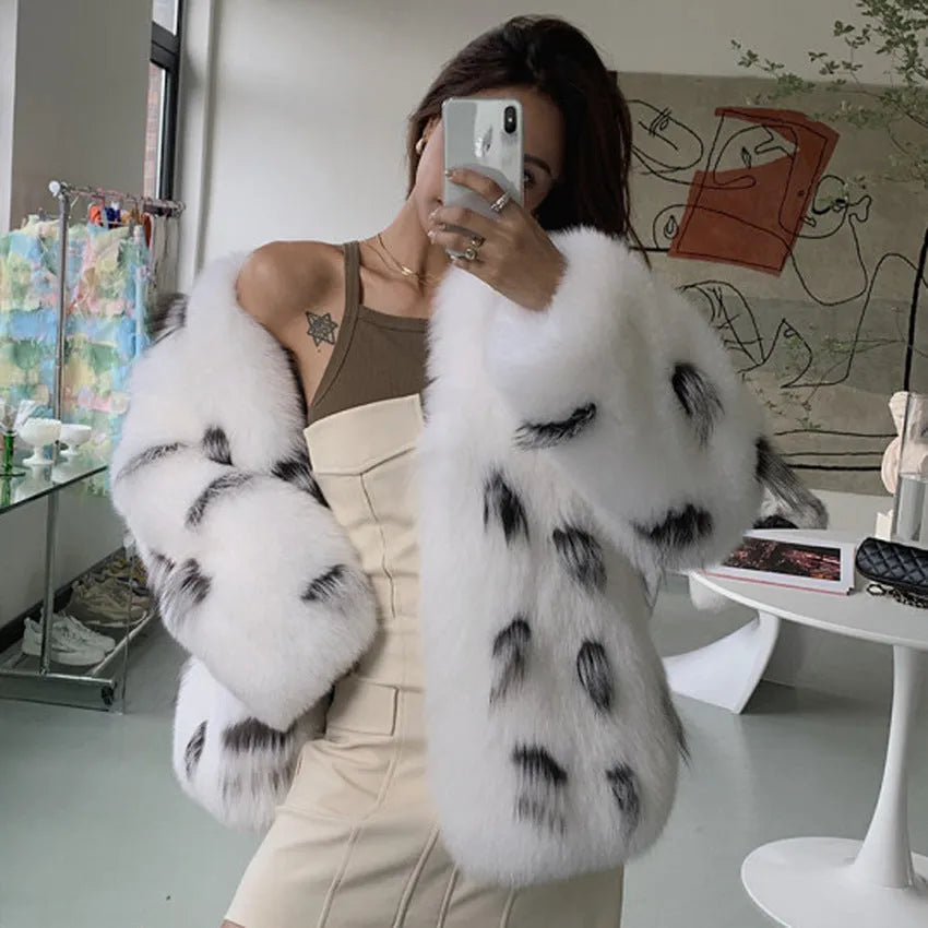 Women's black and white faux fur coat with 40cm short length and slim-fit Korean-style design