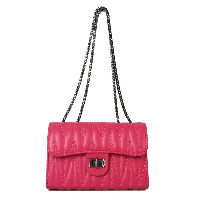 Retro textured diamond small bag in horizontal square shape measuring 21x14x7 cm with slit pocket and sewing line details
