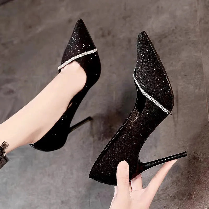Gold and black women's stiletto high heels with pointed toe, shown in 6cm and 9cm heel options.