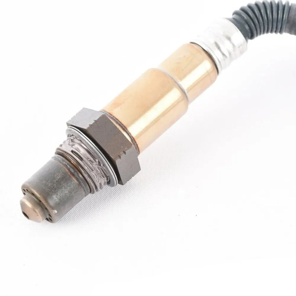 Shuanglong front oxygen sensor replacement part with connector and thread.