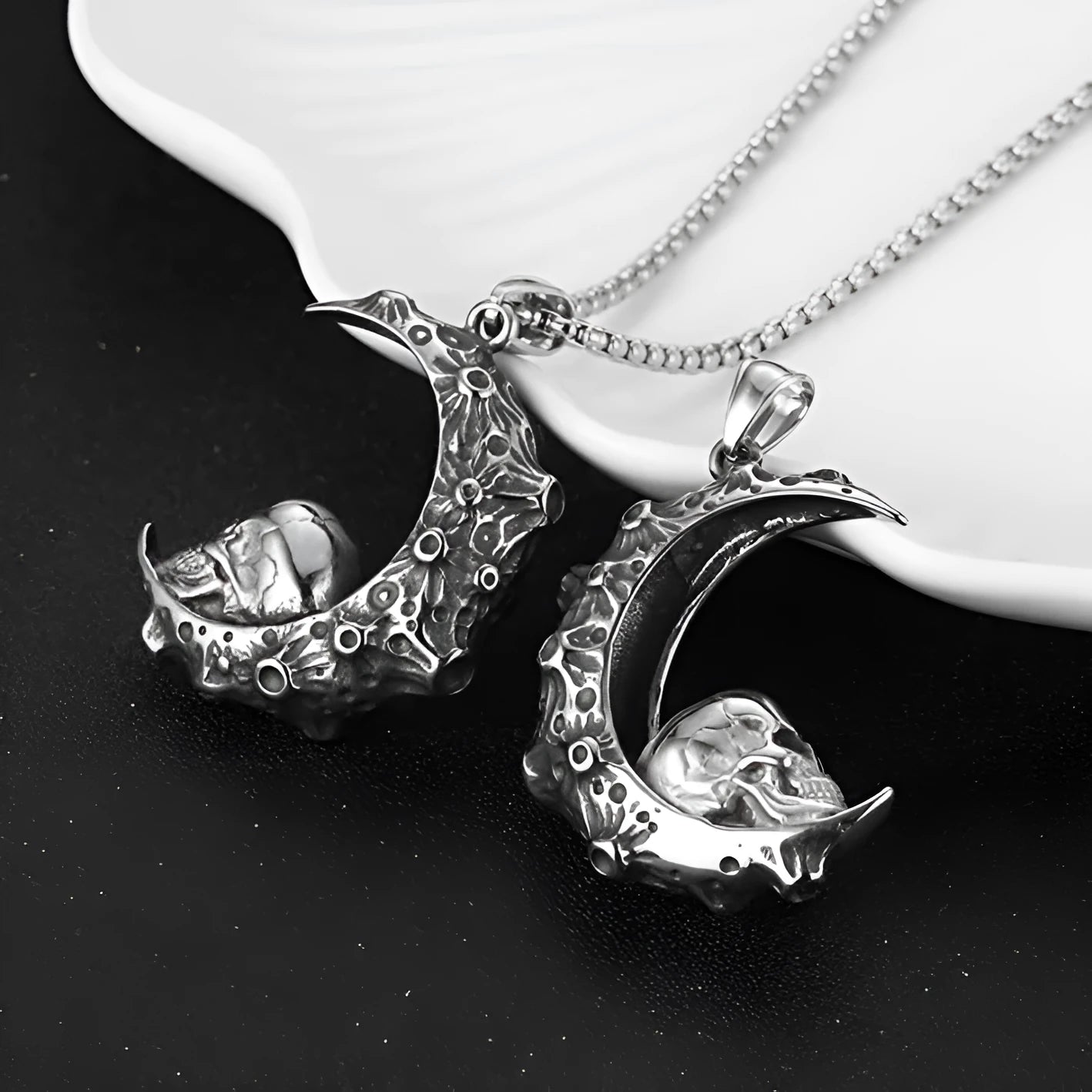 Men's silver alloy skull pendant necklace on a chain, showing design options like dagger, moon, and grimace.