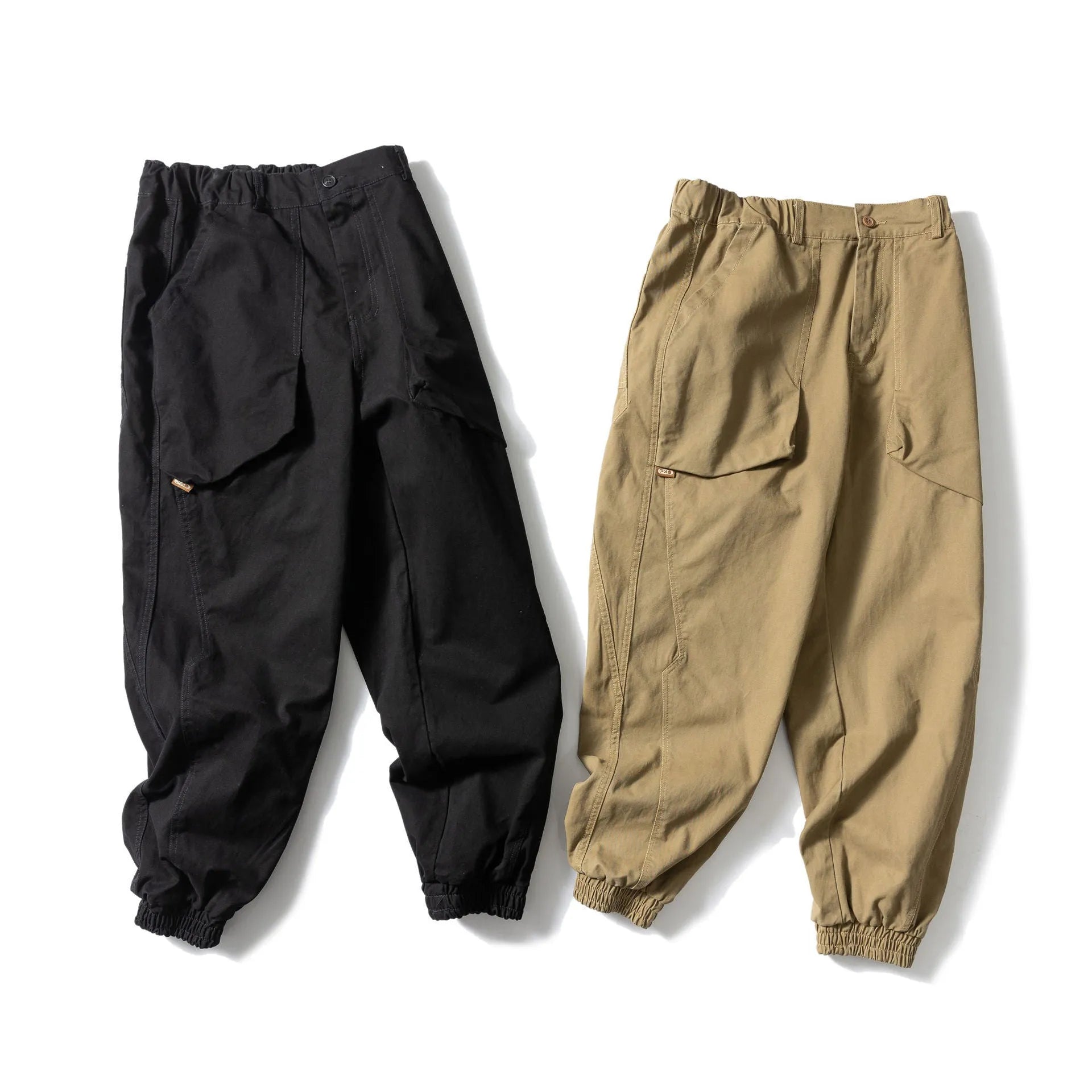 Cotton casual trousers with large side pockets and tapered legs in black colour