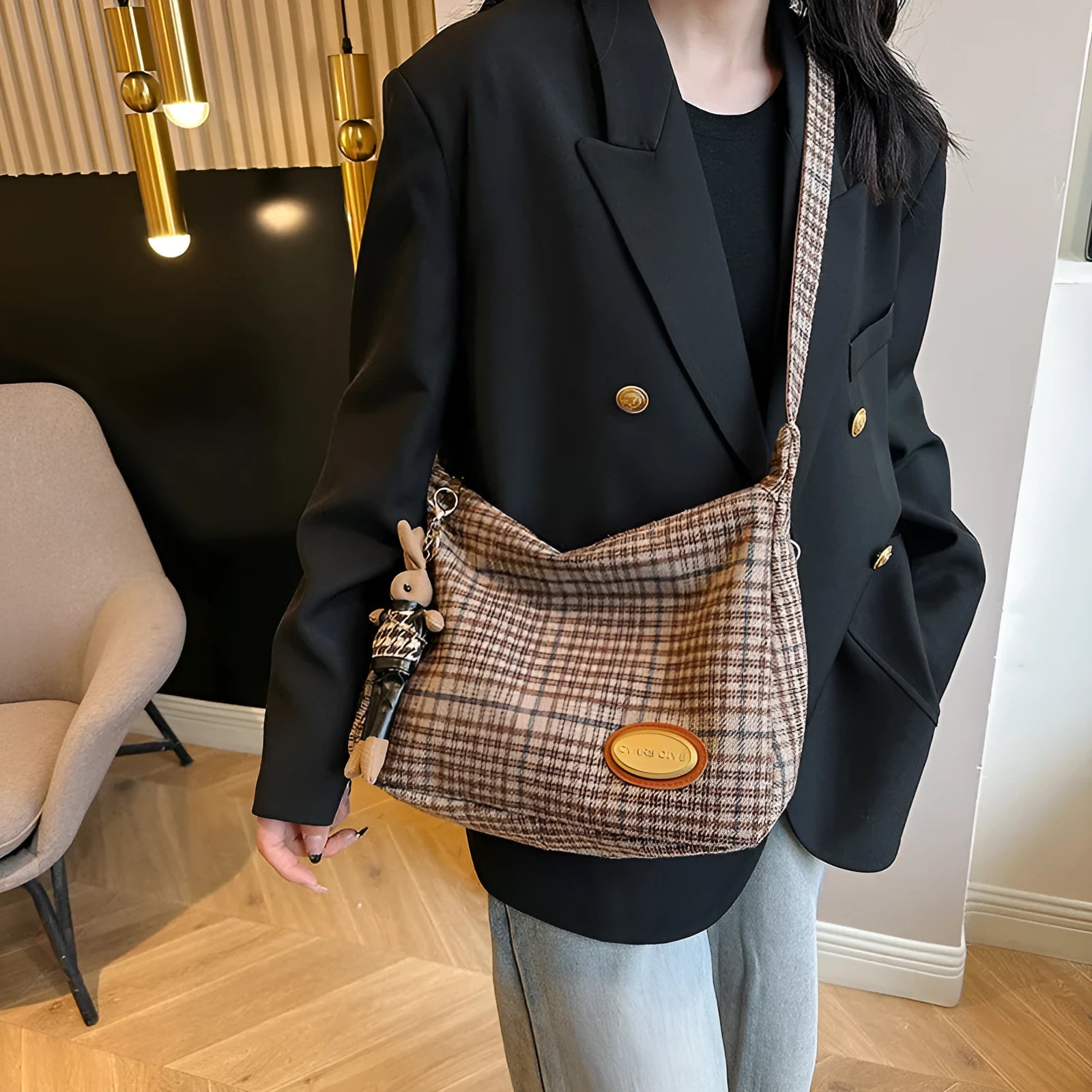 Women's woolen shoulder bag in horizontal square shape with pendant option