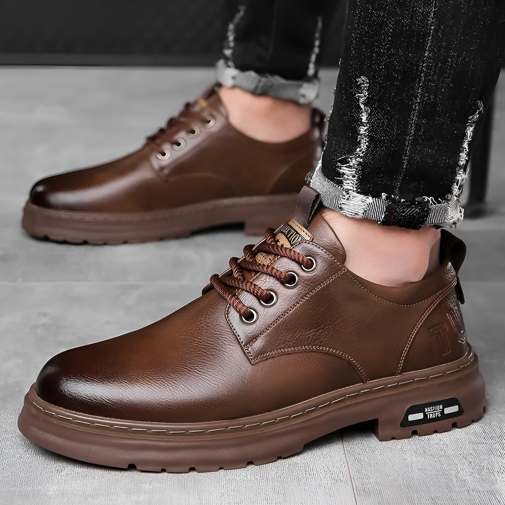 Men's retro outdoor casual leather shoes in black and brown with round toe and stitching details