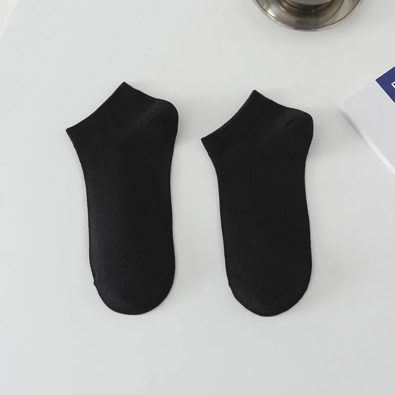 Solid colour polyester boat socks showing low-cut design and moisture-wicking properties